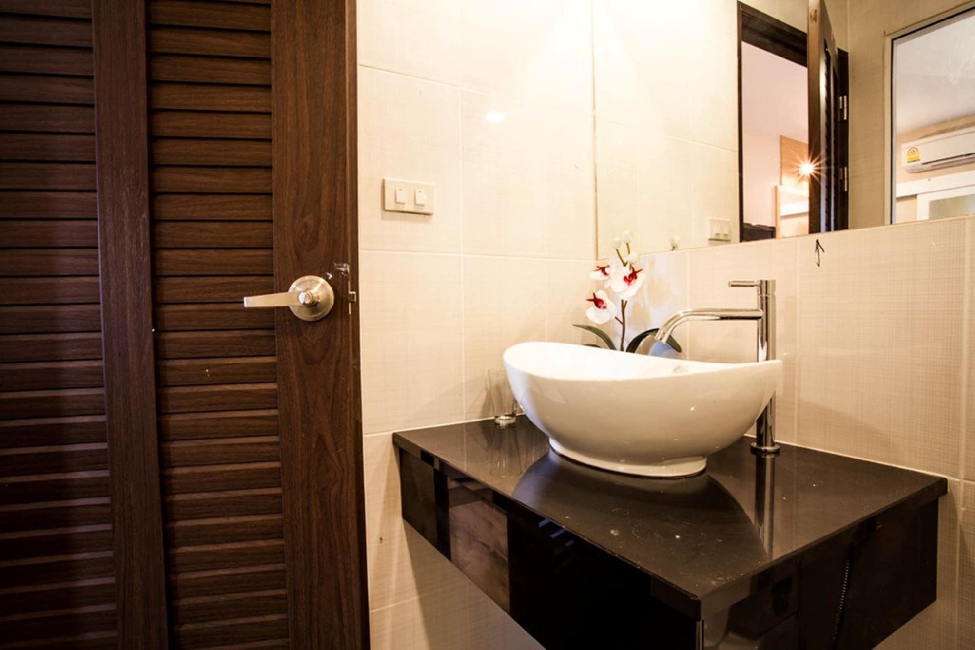בנגקוק The Aim Sathorn Hotel מראה חיצוני תמונה