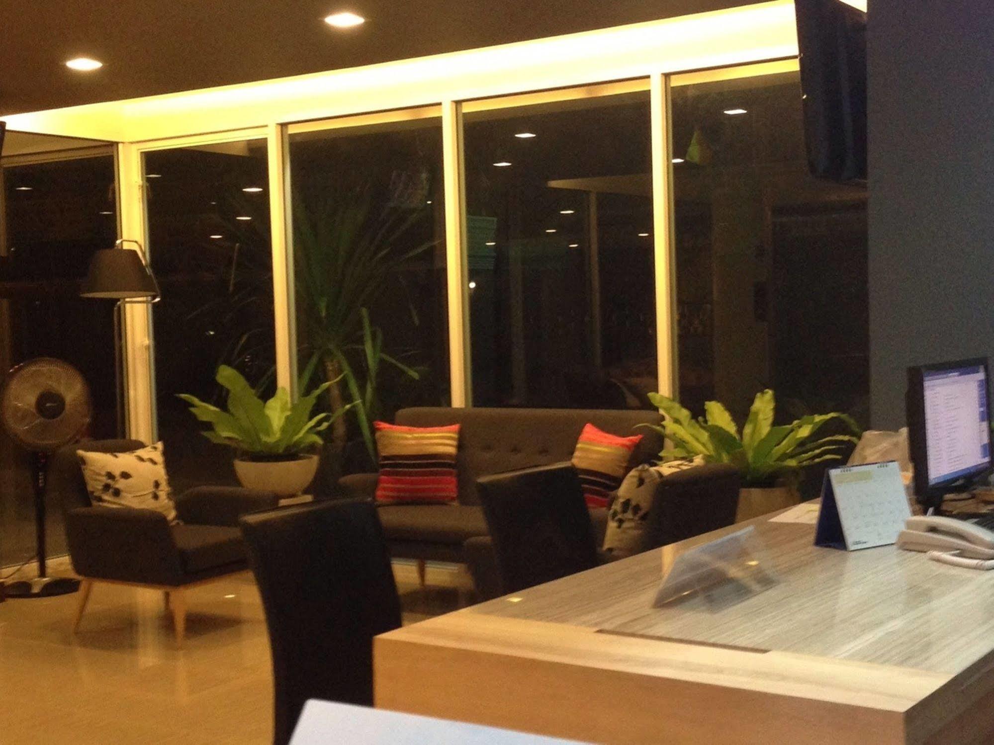 בנגקוק The Aim Sathorn Hotel מראה חיצוני תמונה